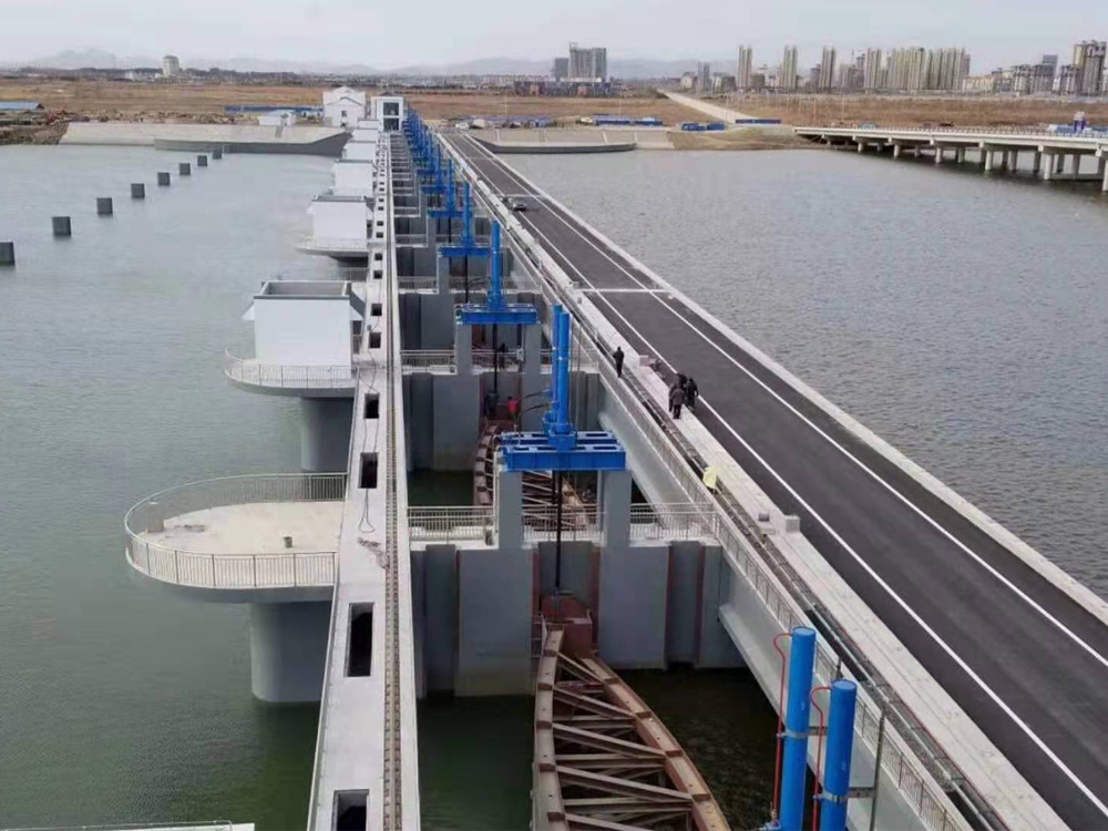 威海香水河擋潮閘，雙曲拱弧形結(jié)構(gòu)，獲發(fā)明專利
