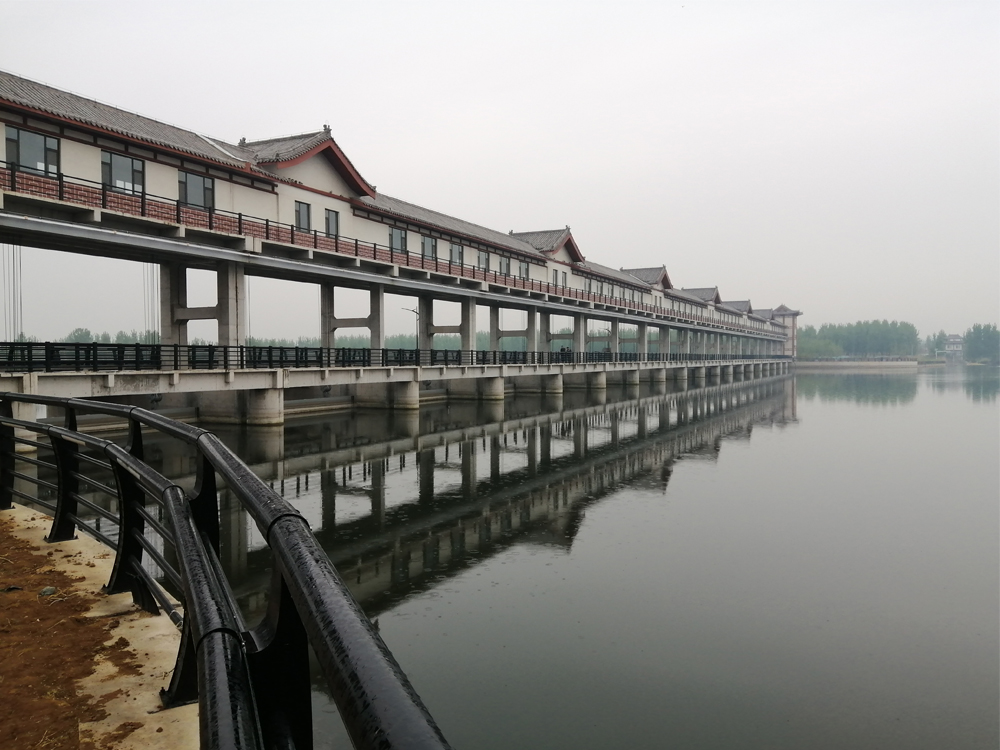 曲阜市泗河紅旗閘，12孔鋼閘門及雙吊點(diǎn)固定式啟閉機(jī)